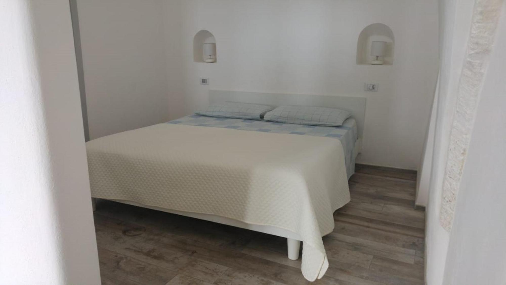 White Stone Flats & Studios Ostuni Room photo