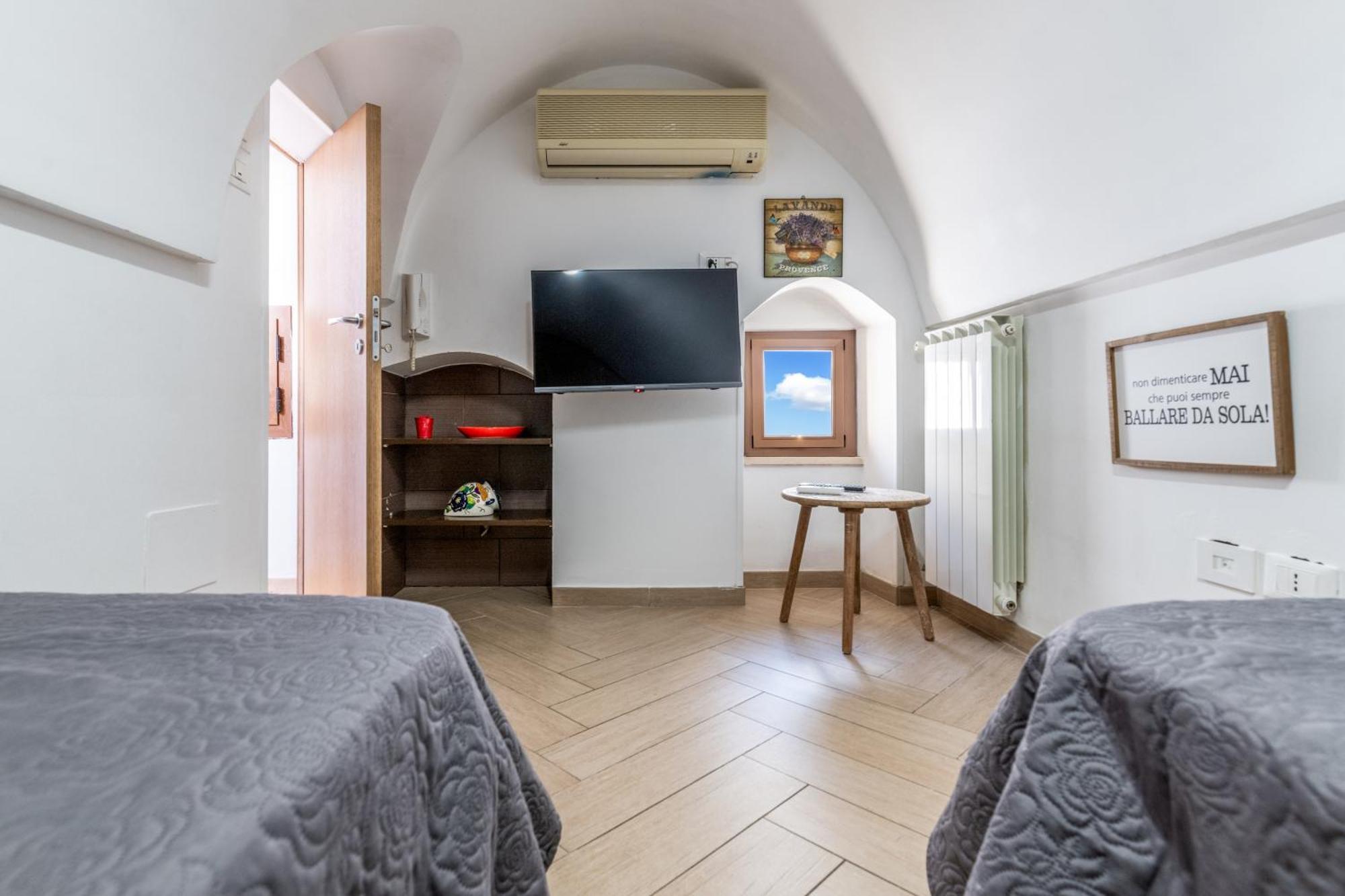 White Stone Flats & Studios Ostuni Room photo